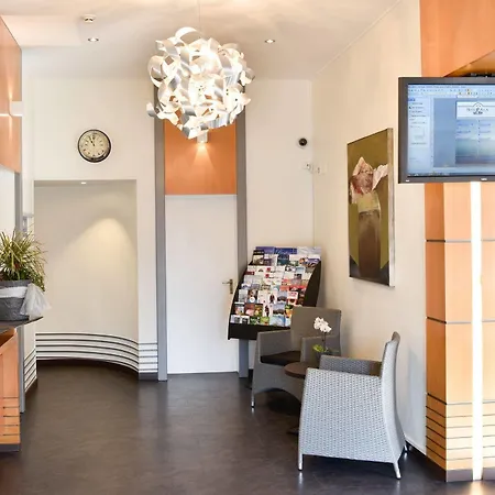 Aulac Hotel 3*