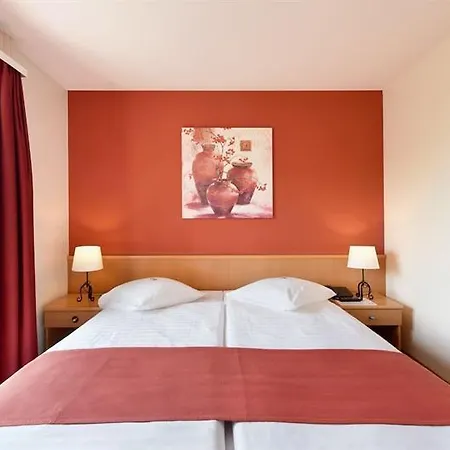 Aulac Hotel 3*